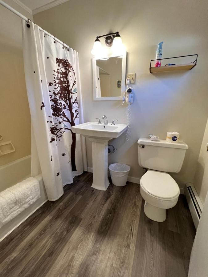 Alamoosook Lakeside Inn Orland Bed & Breakfast Orland